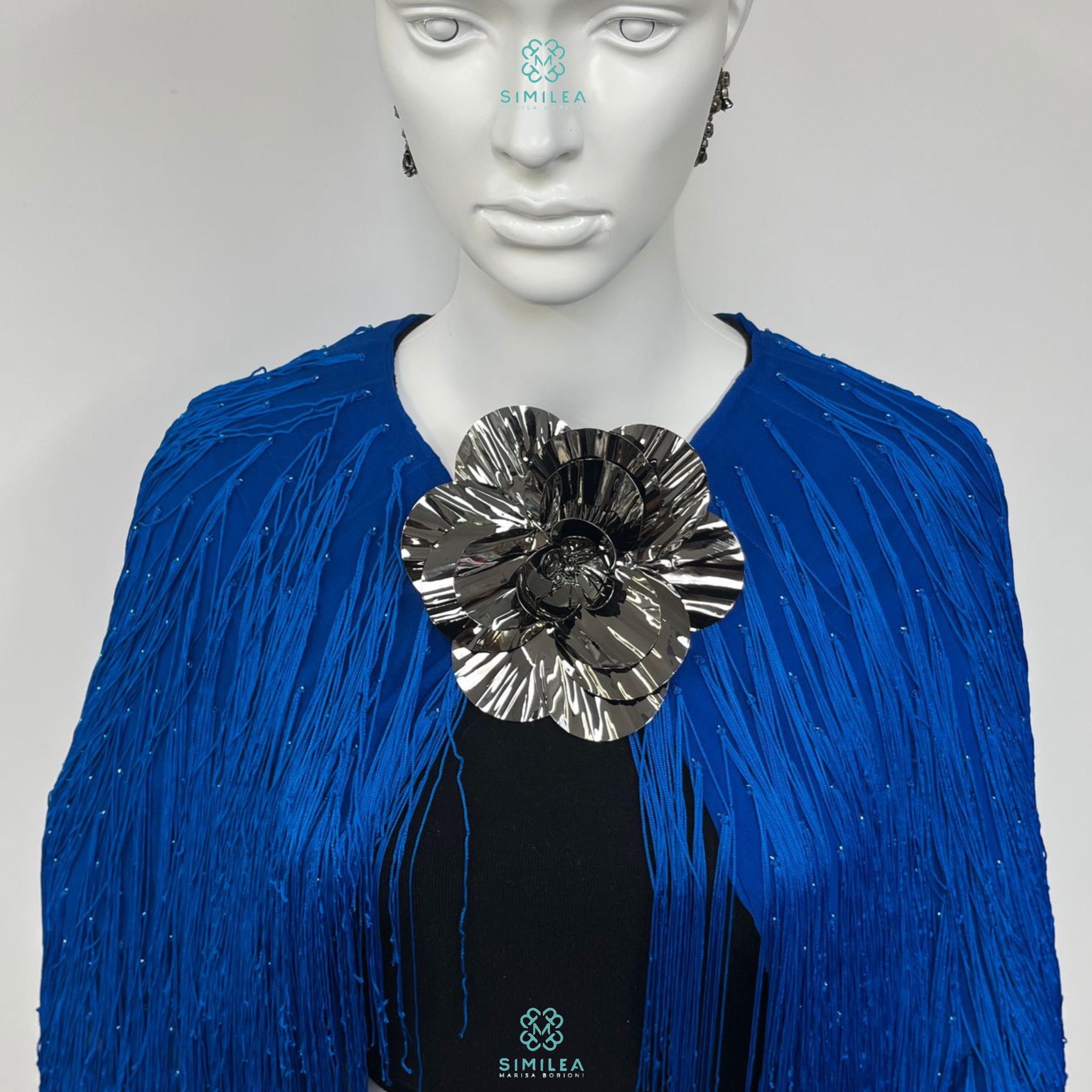 Similea Gioielli - Poncho blu frange - spilla fiore - b Similea Gioielli - Poncho blu frange - spilla fiore