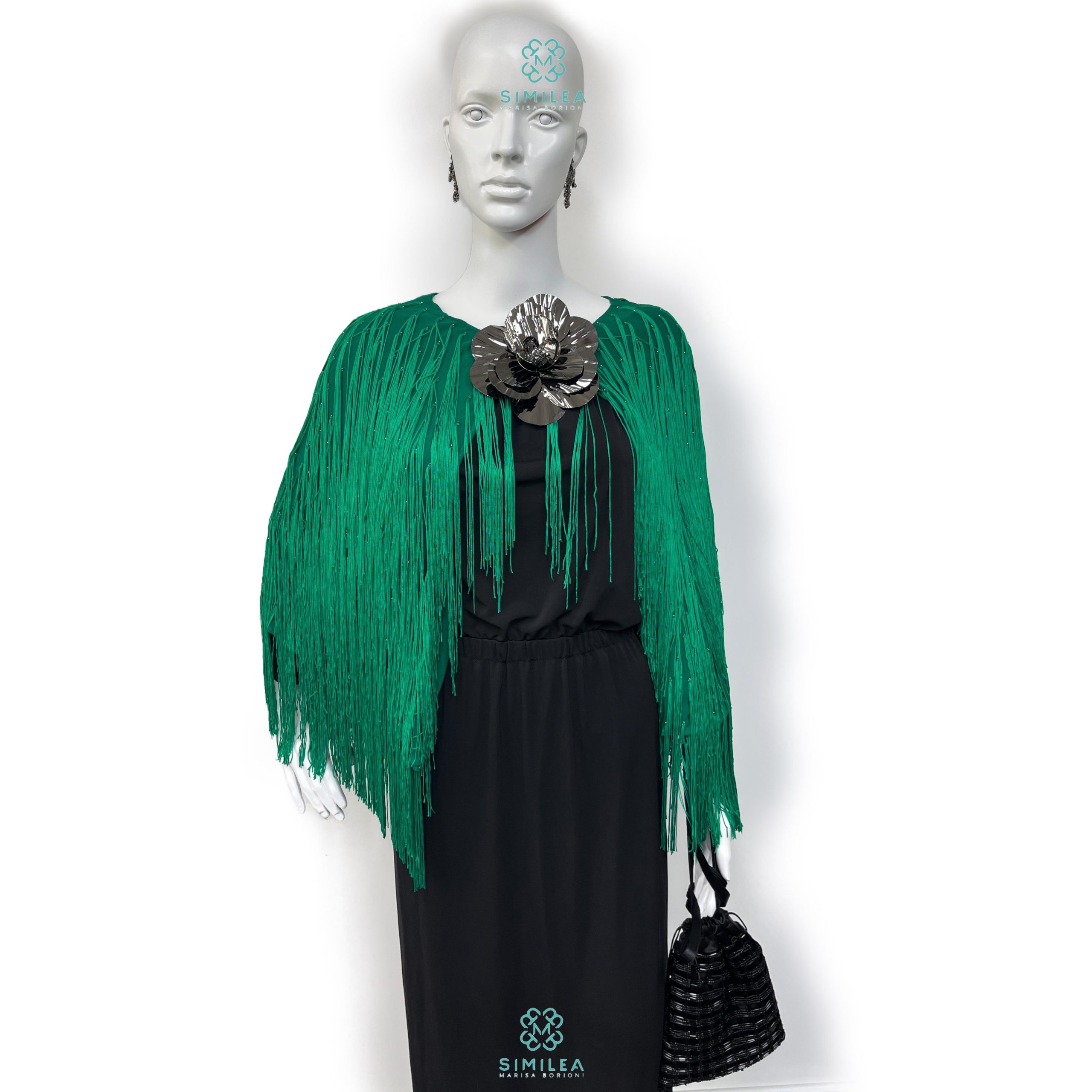Similea Gioielli - Poncho verde frange - spilla fiore - borsa ricamata nera